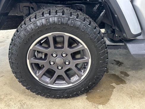 Used 2022 Jeep Gladiator Overland w/ Popular Equipment Package AWD/4WD image 39