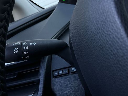 Used 2025 Toyota Prius LE image 33