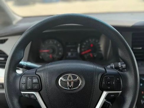 Used 2015 Toyota Sienna LE FWD image 13