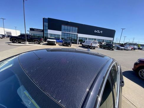 Used 2023 Chevrolet Malibu LT FWD image 3