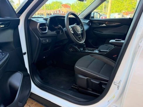Used 2025 Chevrolet TrailBlazer LT AWD/4WD image 8