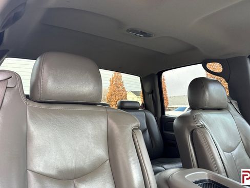 Used 2005 Chevrolet Silverado 2500 LT w/ Heavy-Duty Power Package image 18