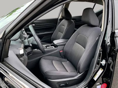 Certified 2024 Nissan Altima 2.5 SV FWD image 8