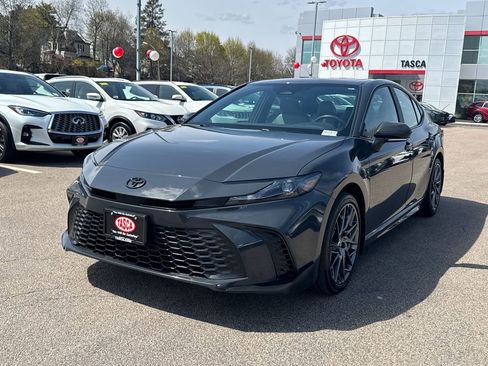 Used 2025 Toyota Camry SE w/ Convenience Package AWD/4WD image 3