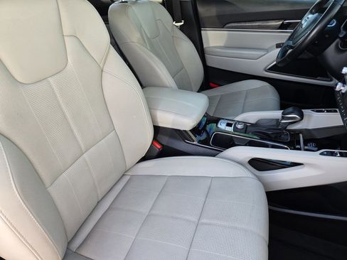 Used 2020 Kia Telluride EX w/ Towing Package FWD image 9
