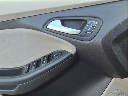 Used 2015 Ford Focus SE w/ SE Sport Package image 16