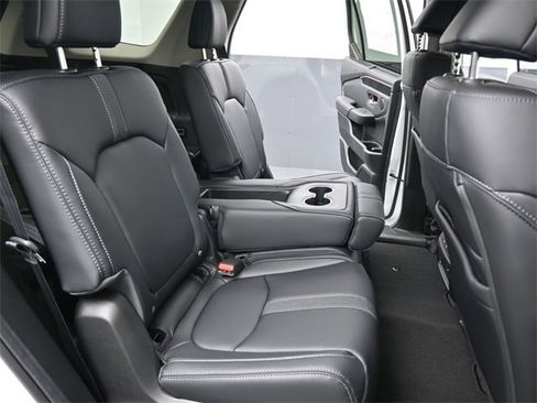 New 2025 Honda Pilot Touring image 25