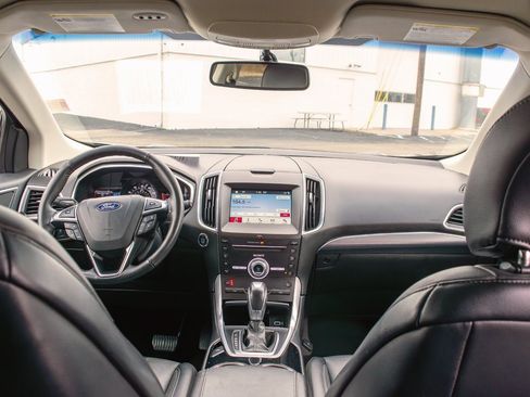 Used 2018 Ford Edge Titanium image 36