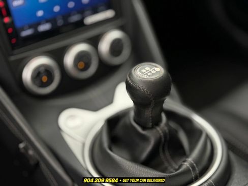 Used 2016 Nissan 370Z Coupe RWD image 12