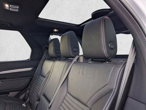 Used 2023 Land Rover Discovery S R-Dynamic image 15