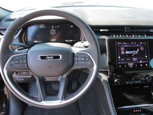 New 2025 Jeep Grand Cherokee L Altitude image 8