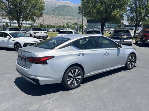 Used 2022 Nissan Altima 2.5 SV FWD image 7