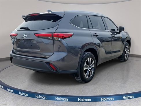 Used 2021 Toyota Highlander XLE image 6