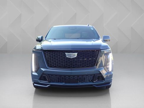 Used 2025 Cadillac Escalade V w/ LPO, ONYX Package AWD/4WD image 7