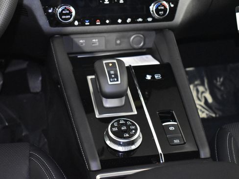 Used 2025 Mitsubishi Outlander SEL Black Edition image 13