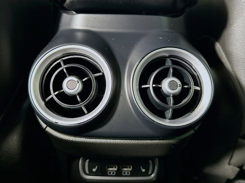 Used 2022 Alfa Romeo Stelvio Ti image 28