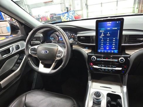 Used 2022 Ford Explorer Limited w/ Limited Technology Package image 30