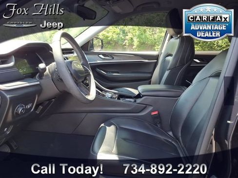 Used 2023 Jeep Grand Cherokee Limited AWD/4WD image 15
