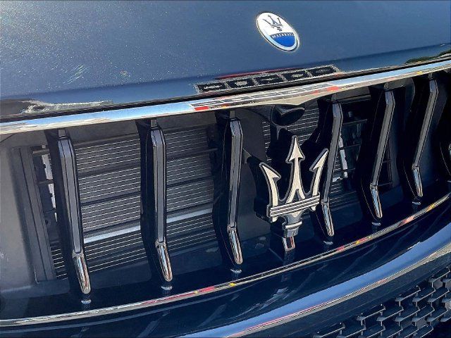 Used 2022 Maserati Levante GT AWD/4WD image 35