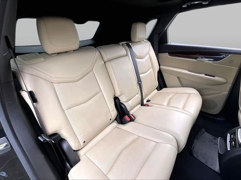 Used 2017 Cadillac XT5 Luxury FWD image 18