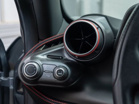 Used 2021 Ferrari F8 Tributo RWD image 33