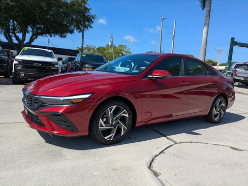Used 2025 Hyundai Elantra Limited w/ Cargo Package FWD image 7