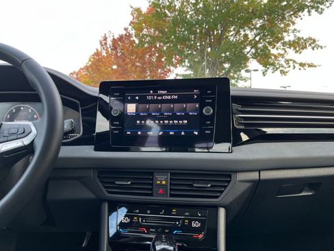 Used 2025 Volkswagen Jetta SE image 21