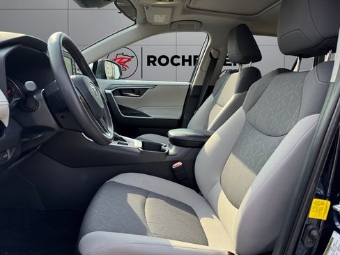 Certified 2022 Toyota RAV4 XLE w/ Convenience Package AWD/4WD image 10