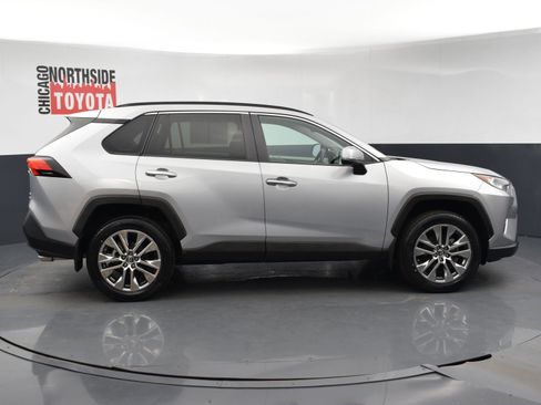 Used 2020 Toyota RAV4 Limited w/ Carpet Mat Package image 5