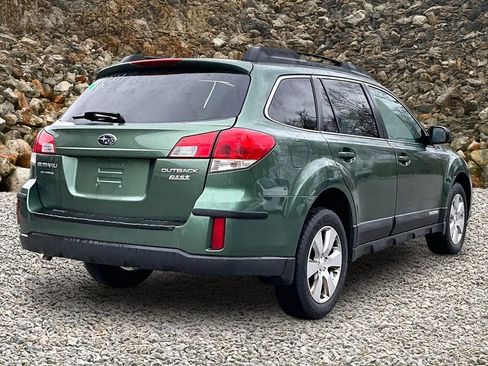 Used 2010 Subaru Outback 2.5i Premium AWD/4WD image 2