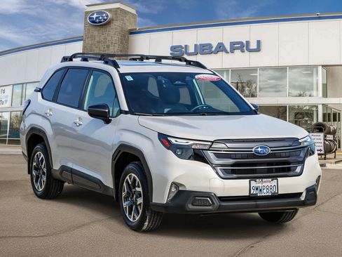 Used 2025 Subaru Forester Premium AWD/4WD image 5