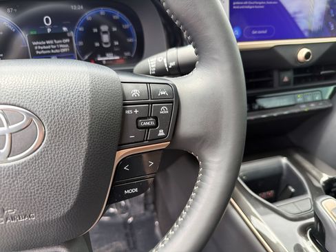 Used 2025 Toyota Crown AWD/4WD image 17