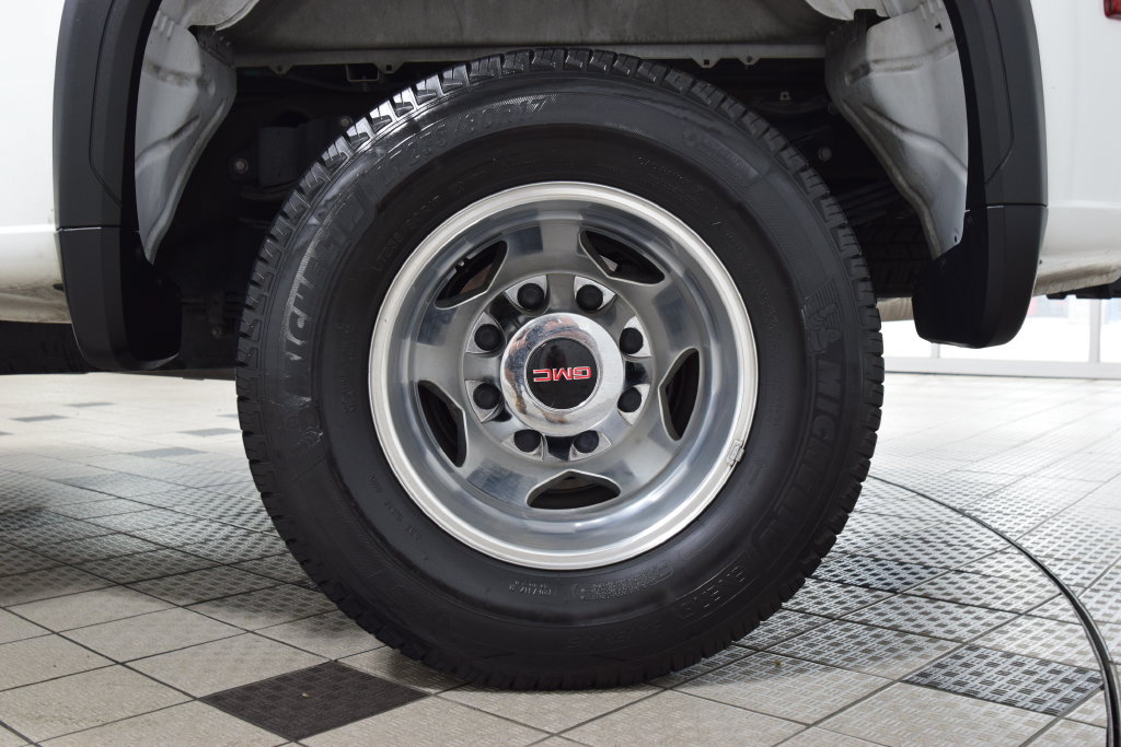 Used 2023 GMC Sierra 3500 Denali AWD/4WD image 23