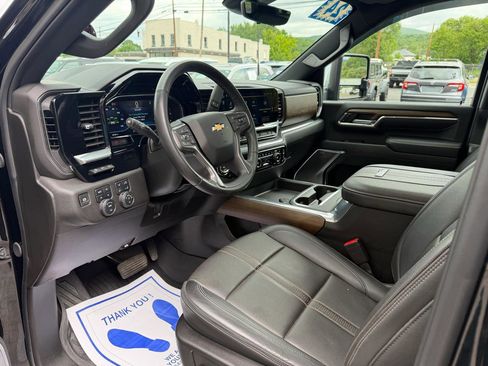 Used 2024 Chevrolet Silverado 2500 High Country w/ High Country Premium Package AWD/4WD image 11