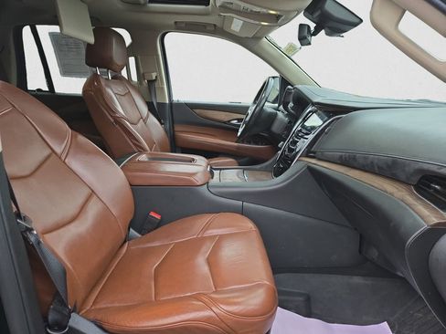 Used 2020 Cadillac Escalade Premium Luxury image 27