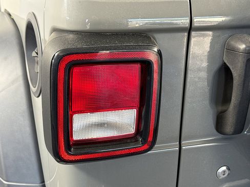 Used 2019 Jeep Wrangler Unlimited Sport S image 36