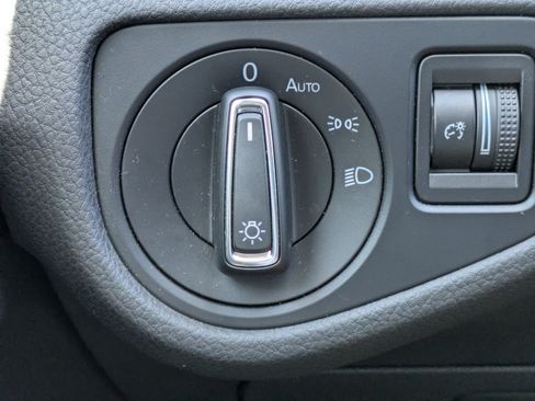 Used 2018 Volkswagen Golf S FWD image 18