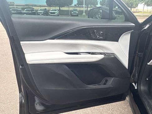 Used 2024 Cadillac Lyriq Luxury AWD/4WD image 9