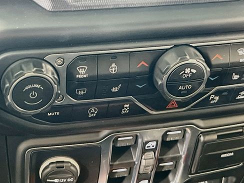 Used 2021 Jeep Wrangler Unlimited Sahara image 20