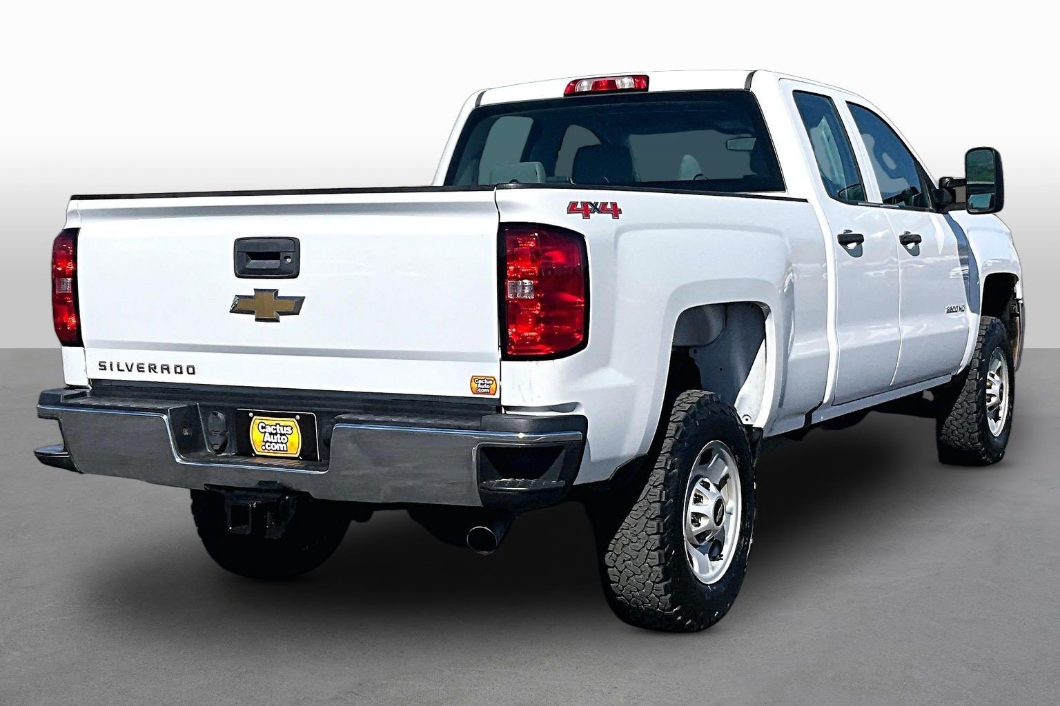 Used 2017 Chevrolet Silverado 2500 W/T AWD/4WD image 2