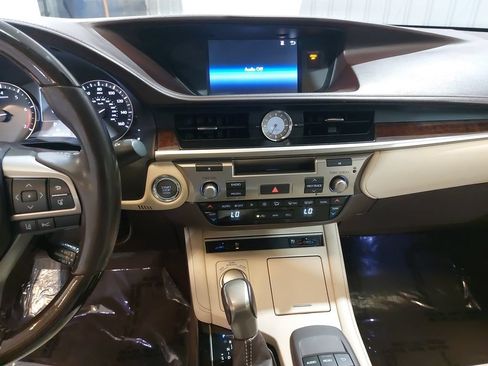 Used 2016 Lexus ES 350 w/ Premium Package w/Wood Trim FWD image 21