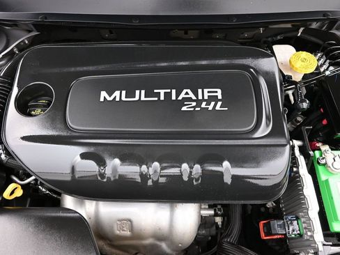 Used 2018 Jeep Cherokee Latitude w/ Altitude Package FWD image 27
