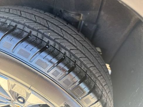 Used 2026 Chevrolet Equinox LT AWD/4WD image 10