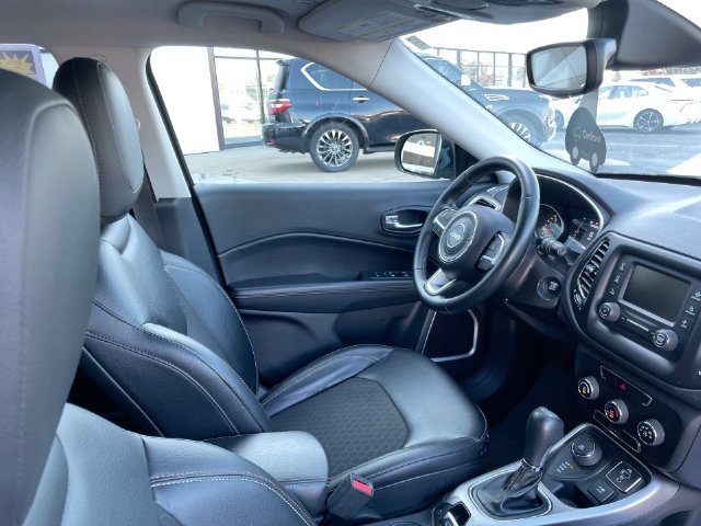Used 2018 Jeep Compass Latitude AWD/4WD image 18