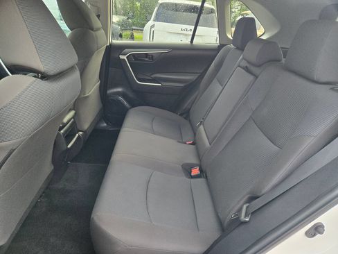 Used 2021 Toyota RAV4 LE FWD image 29