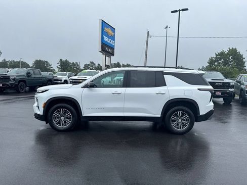 Used 2025 Chevrolet Traverse LT AWD/4WD image 9