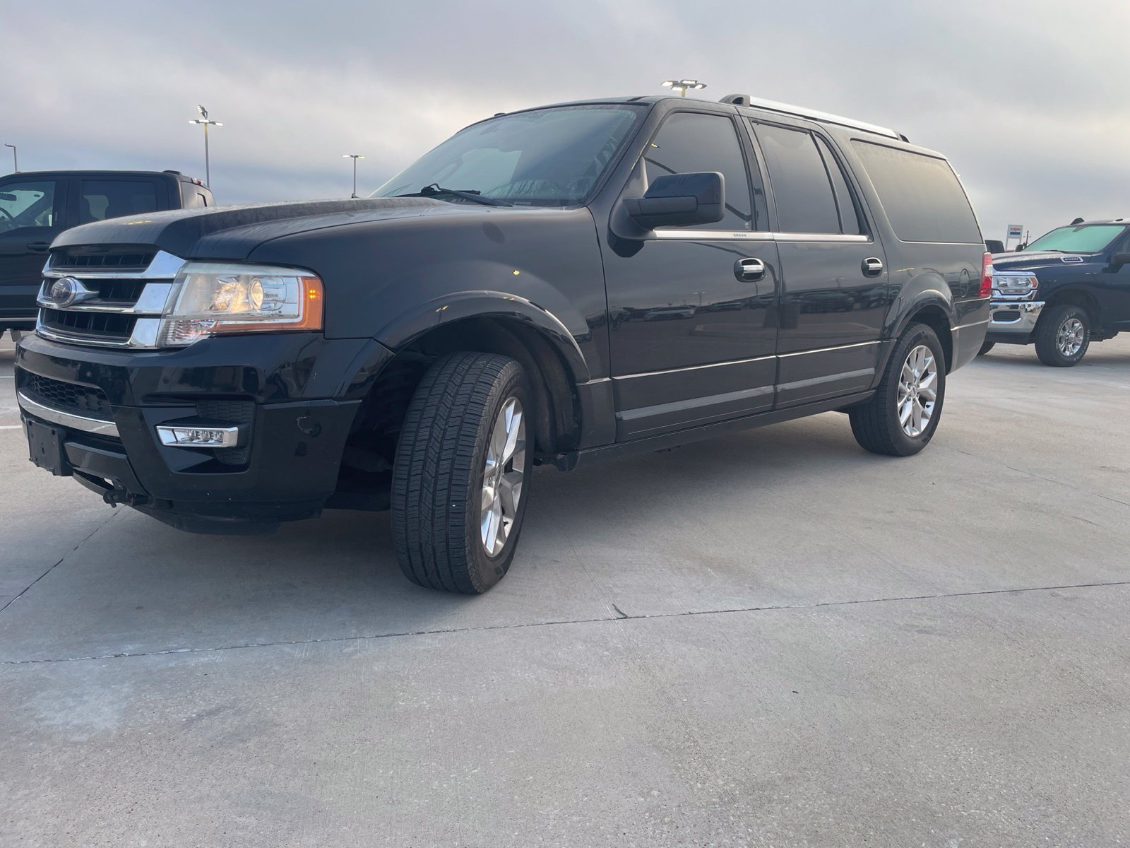 Used 2017 Ford Expedition EL Limited w/ Equipment Group 301A AWD/4WD image 3