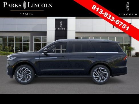 New 2026 Lincoln Navigator Premiere AWD/4WD image 3