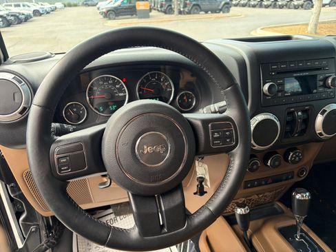 Used 2016 Jeep Wrangler Unlimited Sahara w/ Mopar Chrome Edition Group AWD/4WD image 9