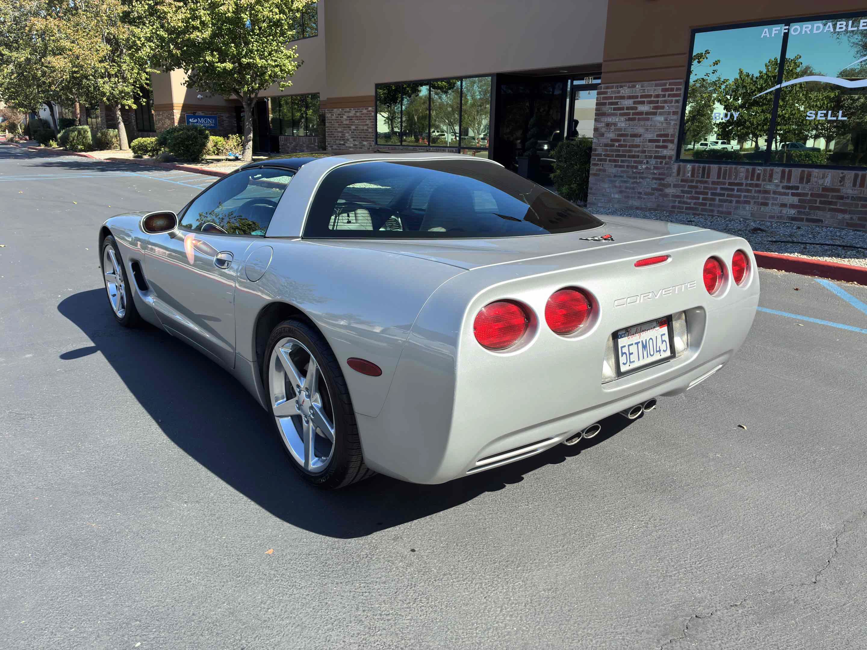 Used 2004 Chevrolet Corvette Coupe w/ Preferred Equipment Group RWD image 10